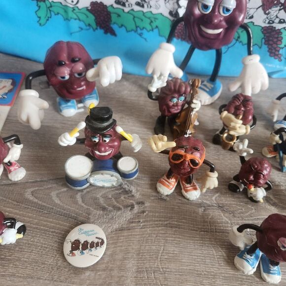 Vintage 80s Lot Of California Raisins PVC  Vinyl Figures & Collectibles Stickers - Picture 3 of 12